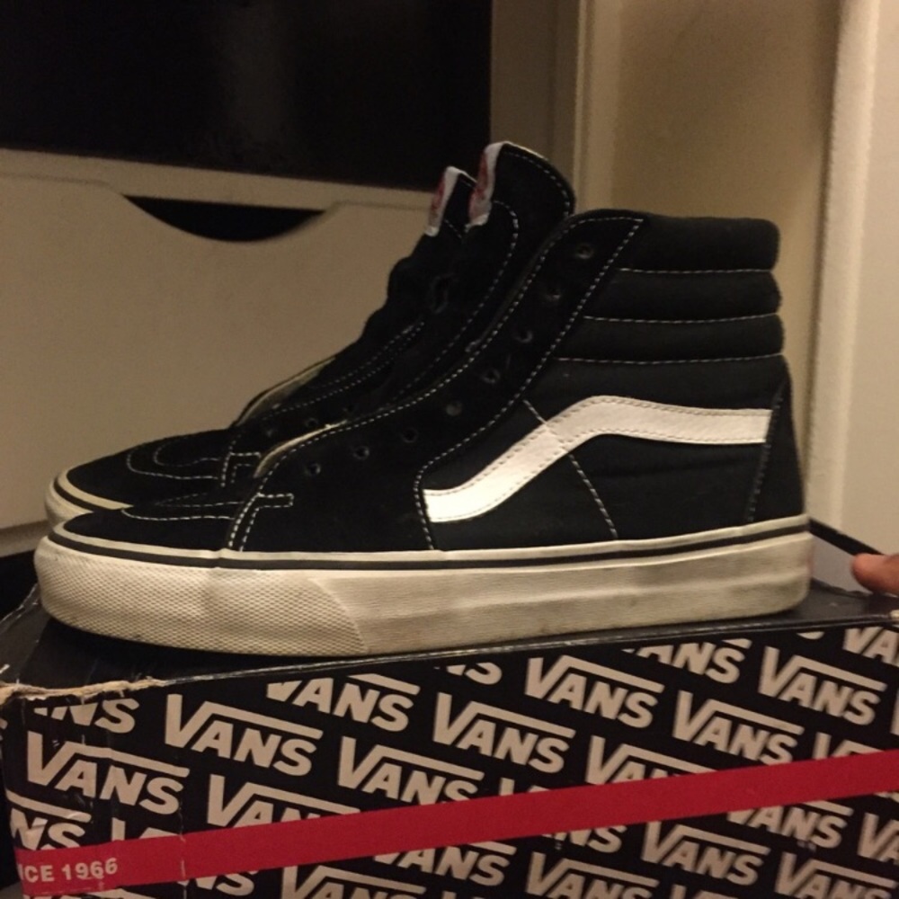 Black & White vans skate high